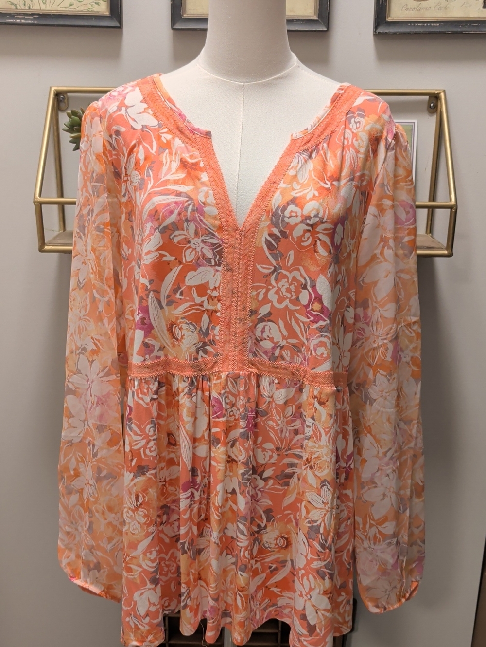 TORRID 2X  18/20 NWT- Orange and Cream Floral Print Knit Blouse Sheer Sleeves